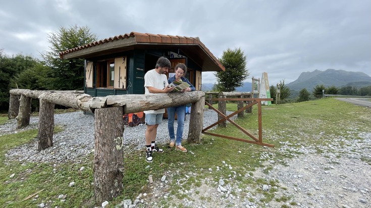 Udan naturaz inguraturiko ateraldietarako aholkuak ematen ditu Lapurriturriko informazio guneak