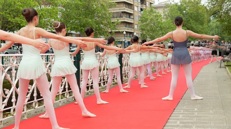 Dunboako baranda ballet barra bilakatuko dute igandean eskualdeko dantza klasikoko eskolek
