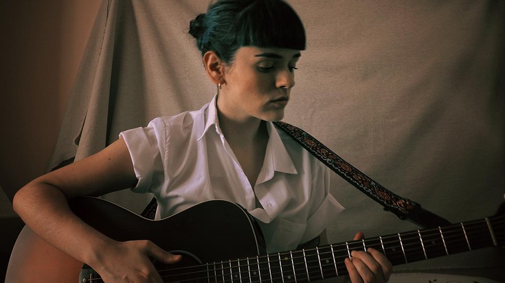 Itziar Varelaren umoreak eta Eneritz Furyaken musikak hartuko dute asteburuan Irun Zuzenean aretoa