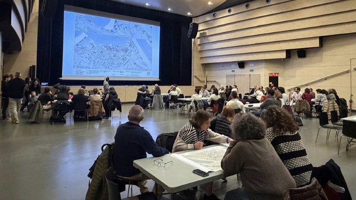 Hondarribiko aparkalekuen araudi berriaren lanketan, 166 herritarren ekarpenak jaso dituzte partaidetza saioetan