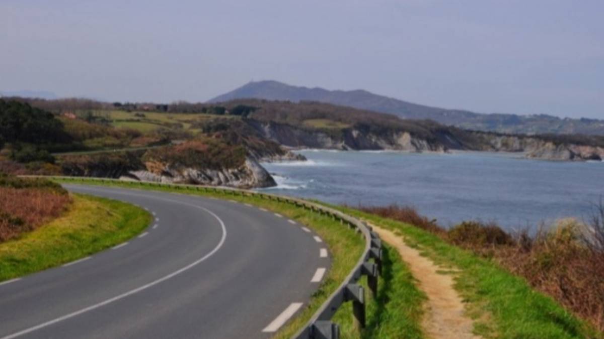 Erlaitzako higadurari denbora irabazi nahian, bidea atzeratzeko lur sailen erosketa adostu dute