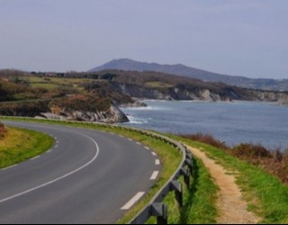 Erlaitzako higadurari denbora irabazi nahian, bidea atzeratzeko lur sailen erosketa adostu dute