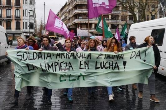 Udal eraikinetako eta kaleko garbitzaileen arteko soldata arrakala salatu du ELA sindikatuak Irunen ere