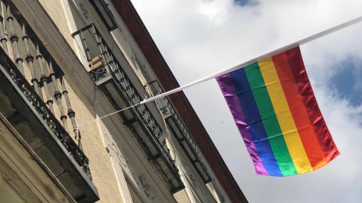 Aurpegia zuritzeko baizik ez delako, EH Bilduk ez du Ikusgarritasun Lesbikoaren adierazpenarekin bat egin Irunen
