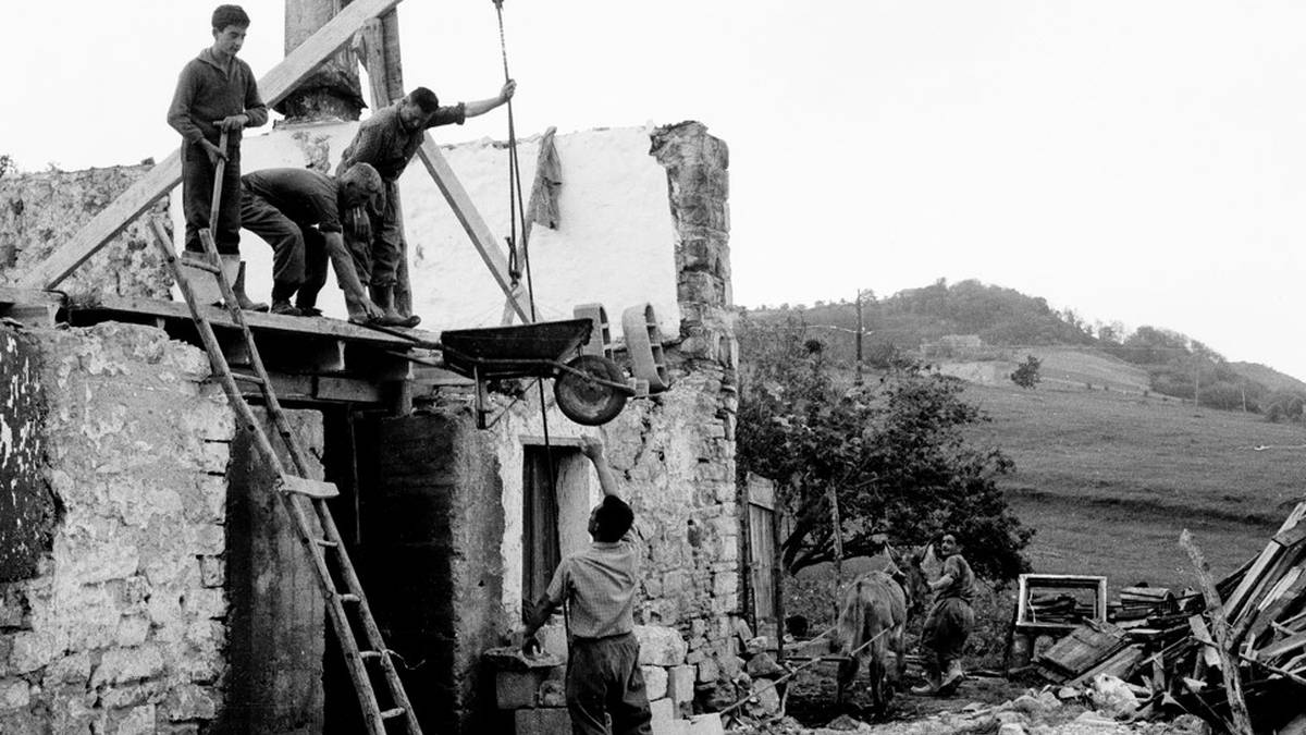Auzoko historiari keinu bat eginez berpiztu dituzte Santiagotxoko Festak