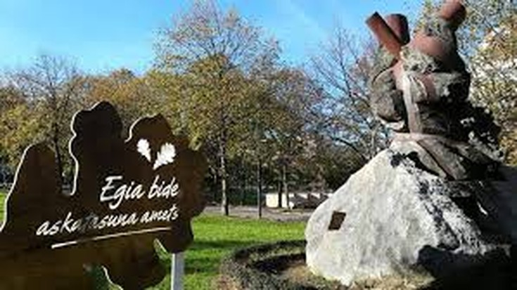 Foro Sozialak eta Egiari Zor elkarteak aurkeztutako mozioa onartu egin du Hondarribiako udalak 