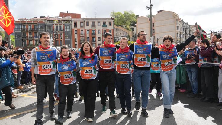 Aitzol Gil de San Vicente: «Zazpi lurraldeetako zazpi gaztek euskararekiko bizipen ezberdinetatik idatzi dugu lekukoko mezua»