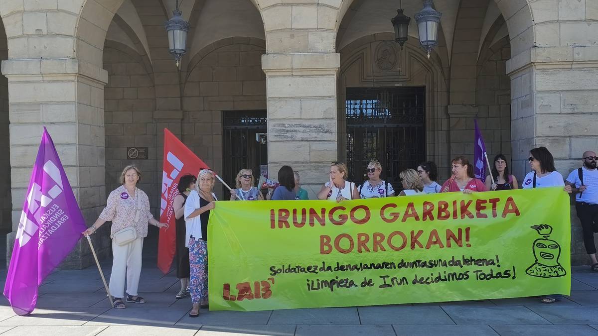Udal instalazioen kanpoaldeko garbiketak aitortu gabe onartu du Irungo Udalak garbitzaileen lan hitzarmen berria