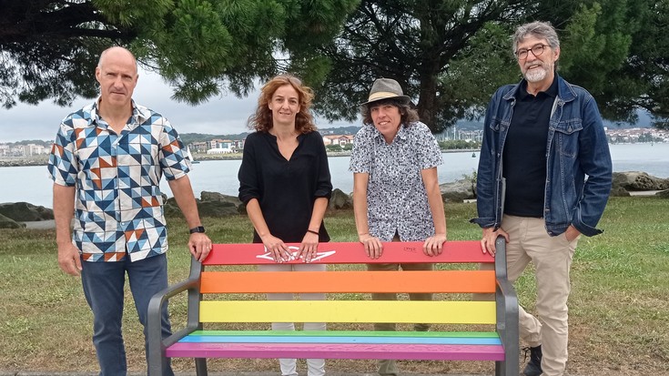 LGTBIQ+ Eguna aurreratu egin dute Hondarribian, gorrotoaren aurrean harrotasuna eta kultura aldarrikatuz 
