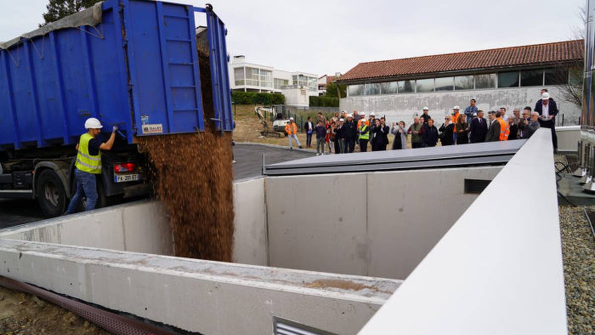 Irandatzeko biomasa bero-sare berria martxan jarri dute ofizialki