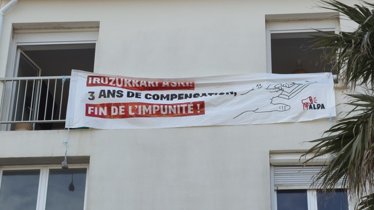 Konpentsazio legeak hiru urte bete dituenean, arauak urratzen dituen jabe baten AirBnB etxea okupatu du Aldak Hendaian