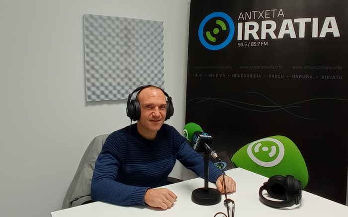Eskolaz kanpoko jardueretan haurrak erdalduntzen ari direlako kezka adierazi dute Txingudi Ikastolako gurasoek