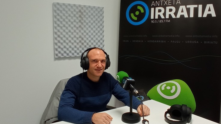Eskolaz kanpoko jardueretan haurrak erdalduntzen ari direlako kezka adierazi dute Txingudi Ikastolako gurasoek