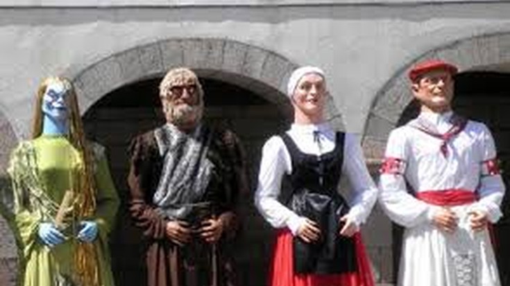 Berako erraldoiek jendea erakarri nahi dute taldera eta,  UEMAk antolaturiko "Pauso eta salto" udaleku ibiltarien barne, ortziralean Beran izanen dira