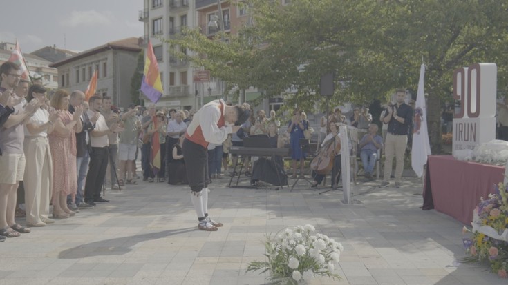 Duela 90 urte pairatu zuen suntsipena oroitu du Irungo hiriak, berriz errepika ez dadin