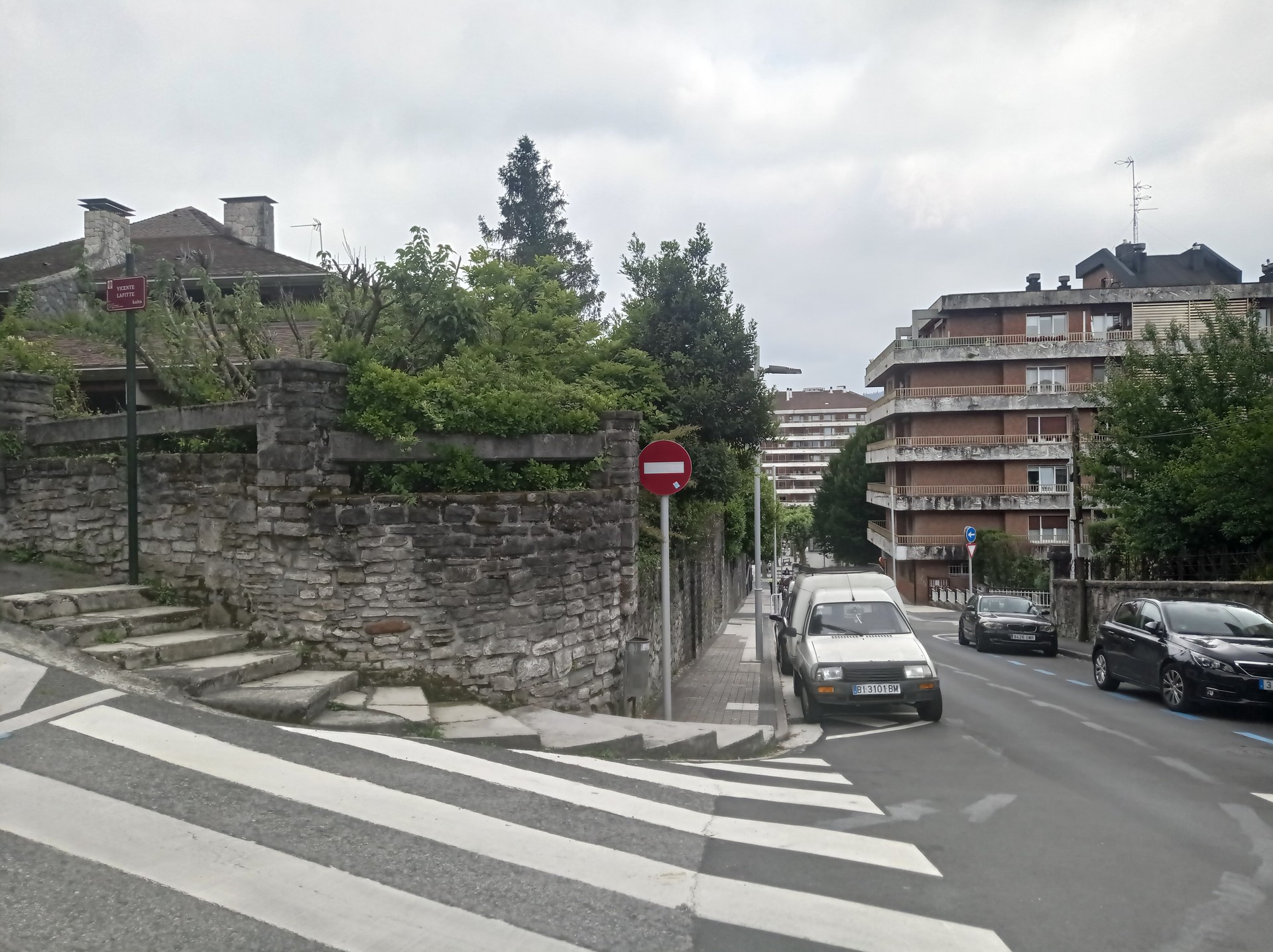Mendibil auzuneak bizi duen ahanztura salatu dute bizilagunek
