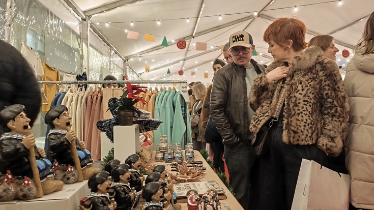 Hondarribiko sortzaile eta dendari txikien onena bildu da Madalen plazan