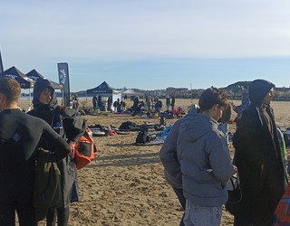 Euskaraz eta olatuen artean ospatu dute Sokoburu Surf Jaia