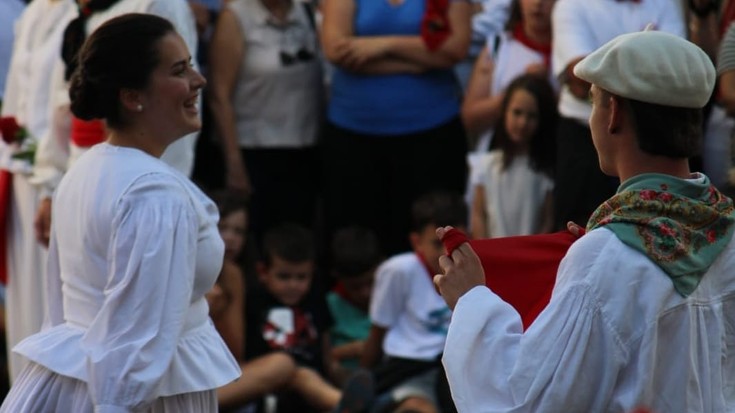 Lorena Perez: «Asteburu aproposa iruditzen zitzaigun eta gogo anitz dugu emanaldirako»