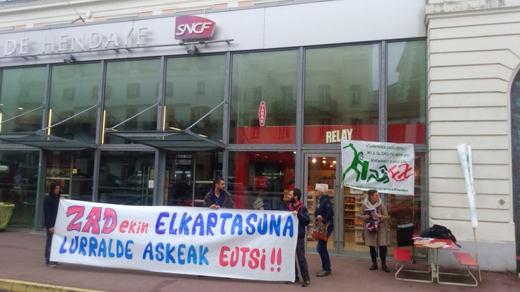 ZAD gune okupatuari elkartasuna adierazteko, Amankomunak sarea osatu dute 