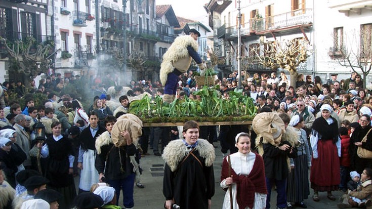 Amaia Telletxea: «Gure sozializatzeko prozesuan lehen pausua da Olentzero Eguna Lesakan»