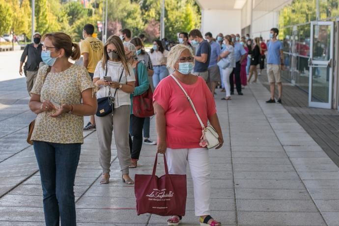 Gune gorria atsekabez estreinatzen du Irungo ekonomiak, eta etsipenez herritarrek