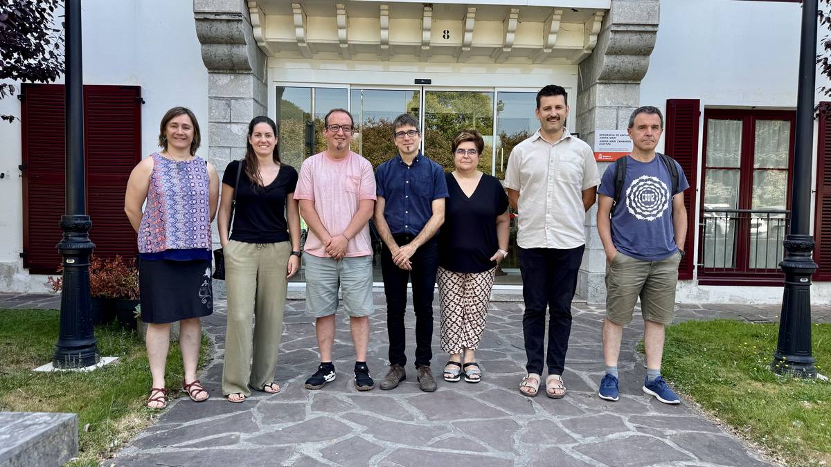 Baztan eta Bortzirietako zahar etxeetako egoitzek egoiliarren hizkuntza eskubideak bermatzeko aitzinera pausua eman dute
