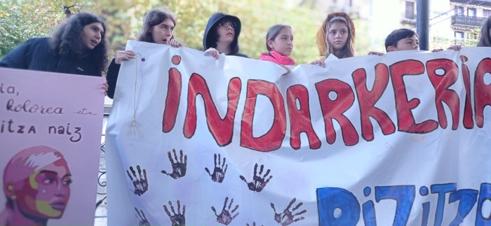 Irungo ikasleek agintariak interpelatu dituzte, matxismoaren kontra euren konpromiso berbera har dezaten