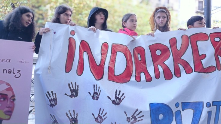 Irungo ikasleek agintariak interpelatu dituzte, matxismoaren kontra euren konpromiso berbera har dezaten
