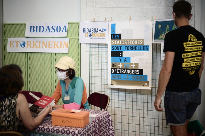 Bidasoaren bi ertzeetan migranteek badute orain nondik heldu