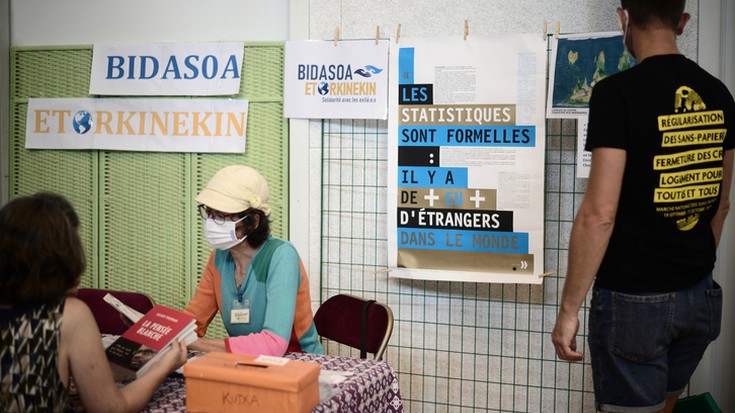 Bidasoaren bi ertzeetan migranteek badute orain nondik heldu