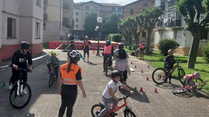 Bizikletaren aldeko uholdeak ez du etenik Bidasoaldean