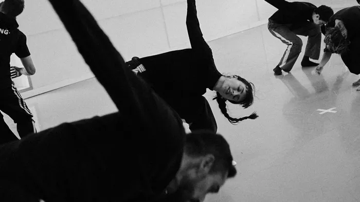 Led Silhouette Lesakako dantza konpainiak `Ultimatum´ bere azken lana estreinatuko du igandean herrian