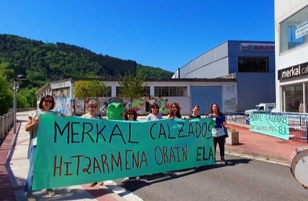 Merkal Calzadoseko langileek greba mugagabea hasi dute lau hilabeteko mobilizazioen ondotik