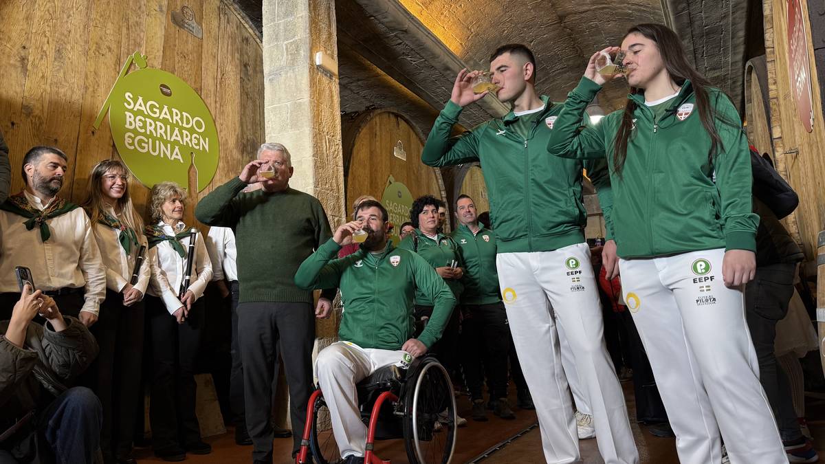 Euskal Selekzioko pilotariek ireki dute aurtengo txotx denboraldia