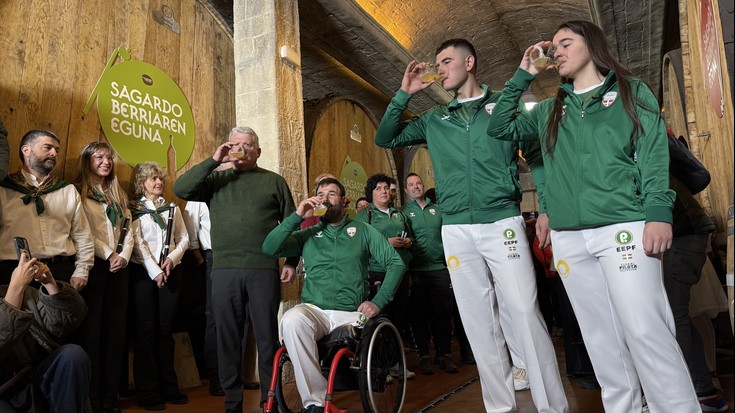 Euskal Selekzioko pilotariek ireki dute aurtengo txotx denboraldia