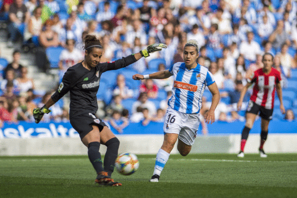Emakumezkoen futbola greba mugagabean