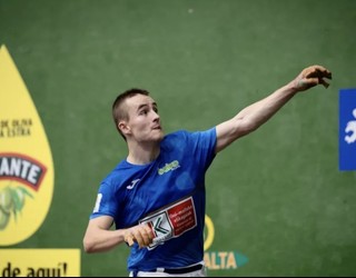 Unai Amiano pilotari irundarrak 4 1/2 Txapelketako finalerdia jokatuko du gaur