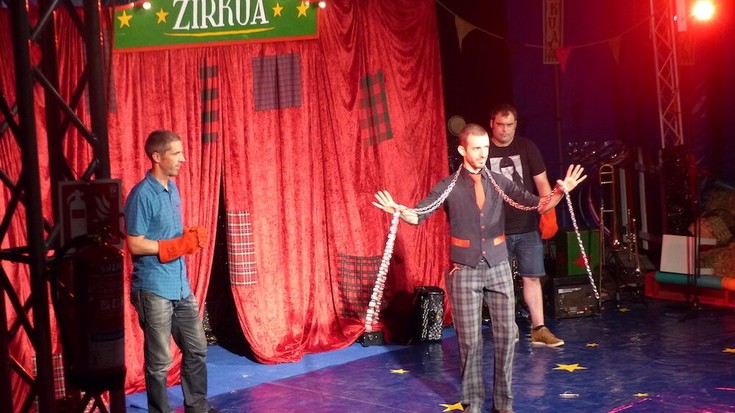 ‘Gure Zirkua’-k Hondarribian bildutako arrakasta Bidasoan gora errepikatzeko Beran izango da 