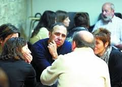 Mintzalagunak behar dira