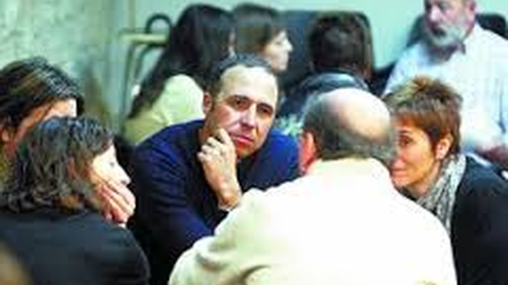 Mintzalagunak behar dira