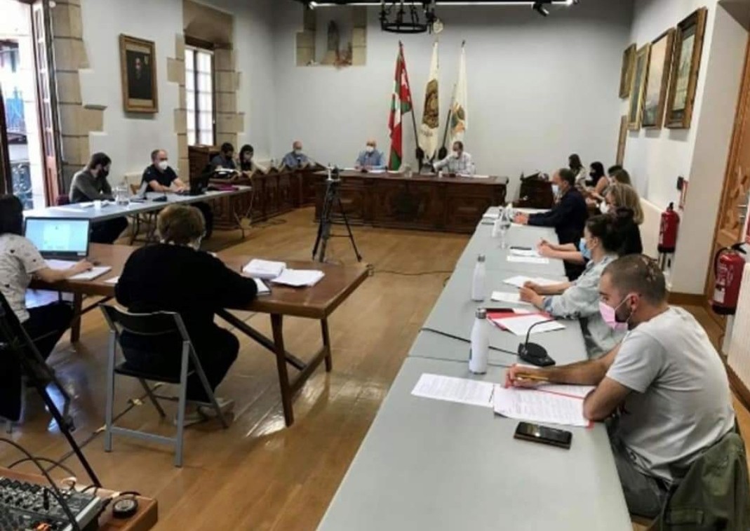 Jaizkibel zaintzeko udal basozaina eta famili-ugariak zaintzeko araudi aldaketa nahi du Abotsanitzek 