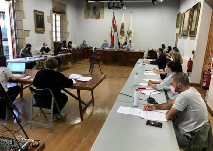 Jaizkibel zaintzeko udal basozaina eta famili-ugariak zaintzeko araudi aldaketa nahi du Abotsanitzek 
