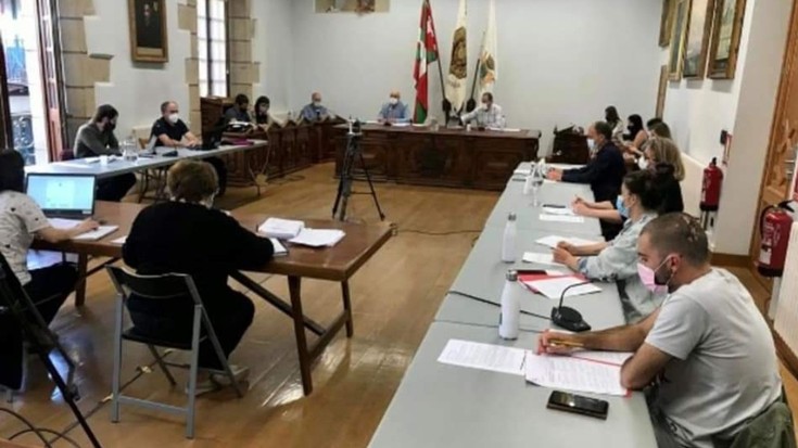Jaizkibel zaintzeko udal basozaina eta famili-ugariak zaintzeko araudi aldaketa nahi du Abotsanitzek 