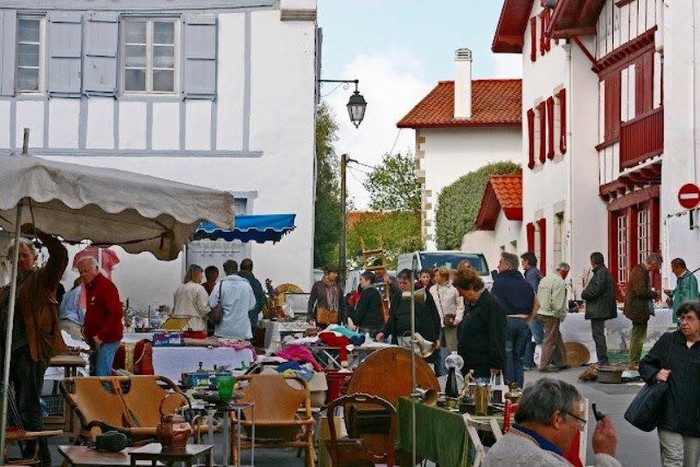 Ganbara Hustea: Hendaiako komertzianteek antolatuta
