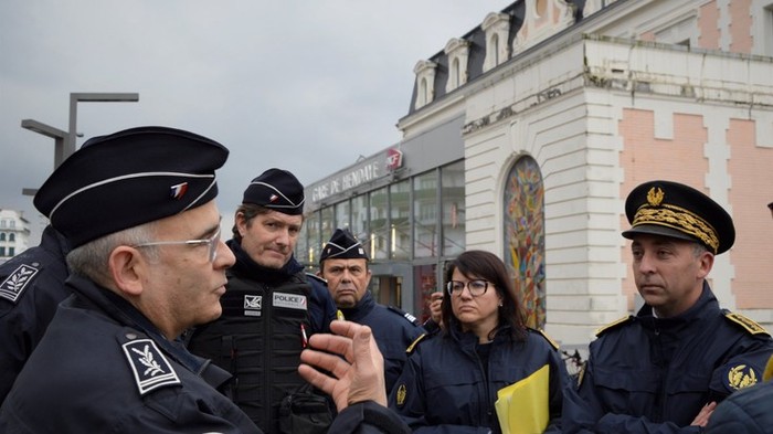 6.000 lagun kontrolatu ditu poliziak mugan martxotik urrira indarrean ezarritako Force Frontières operazioan