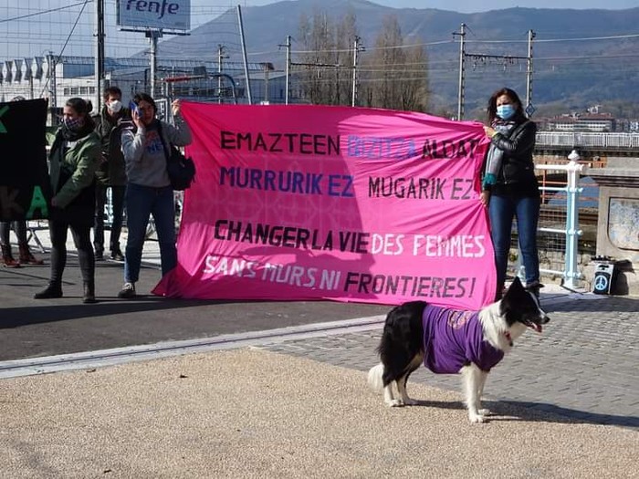 Manifestazioa deitu dute Hendaian mugaraino EHko Emakumeen Mundu Martxaren azken ekitaldiarekin bat eginez. 