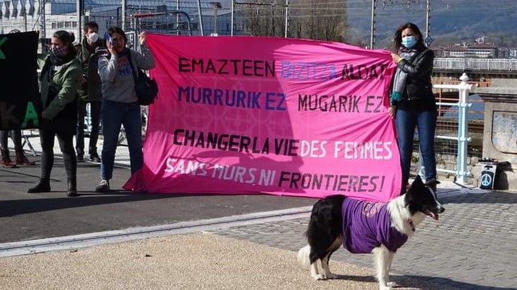 Manifestazioa deitu dute Hendaian mugaraino EHko Emakumeen Mundu Martxaren azken ekitaldiarekin bat eginez. 