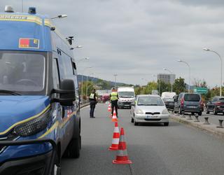Itzuli dira polizia kontrolak Bidasoaren gaineko zubi guztietara