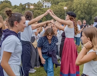 Euskal Bestetan parte hartze aktiboa bultzatzeko kantu eta dantza tailerrak eskainiko dituzte abuztua hasieran Hendaian